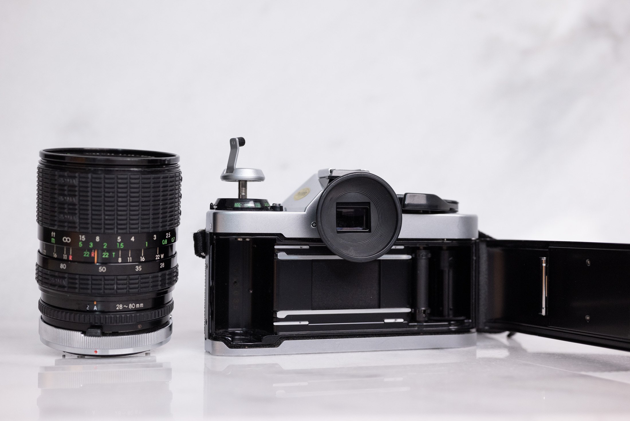 Canon AE-1 SIGMAレンズ付き Canon AE-1 50mm FD f/1.4 w/ Power Winder and Flash – Film Supply Club